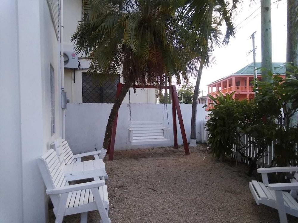Coningsby Inn Belize City Extérieur photo