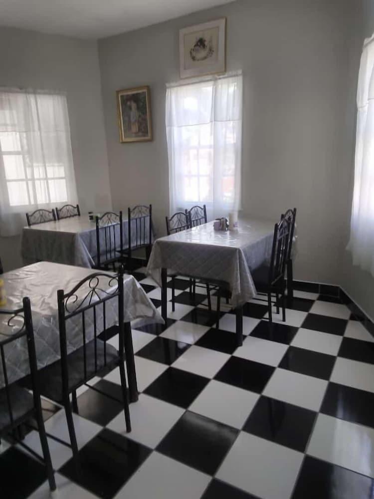 Coningsby Inn Belize City Extérieur photo