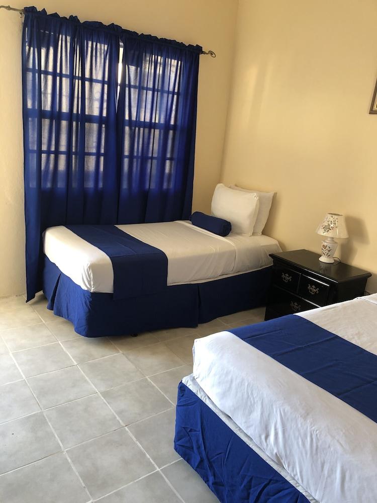 Coningsby Inn Belize City Extérieur photo