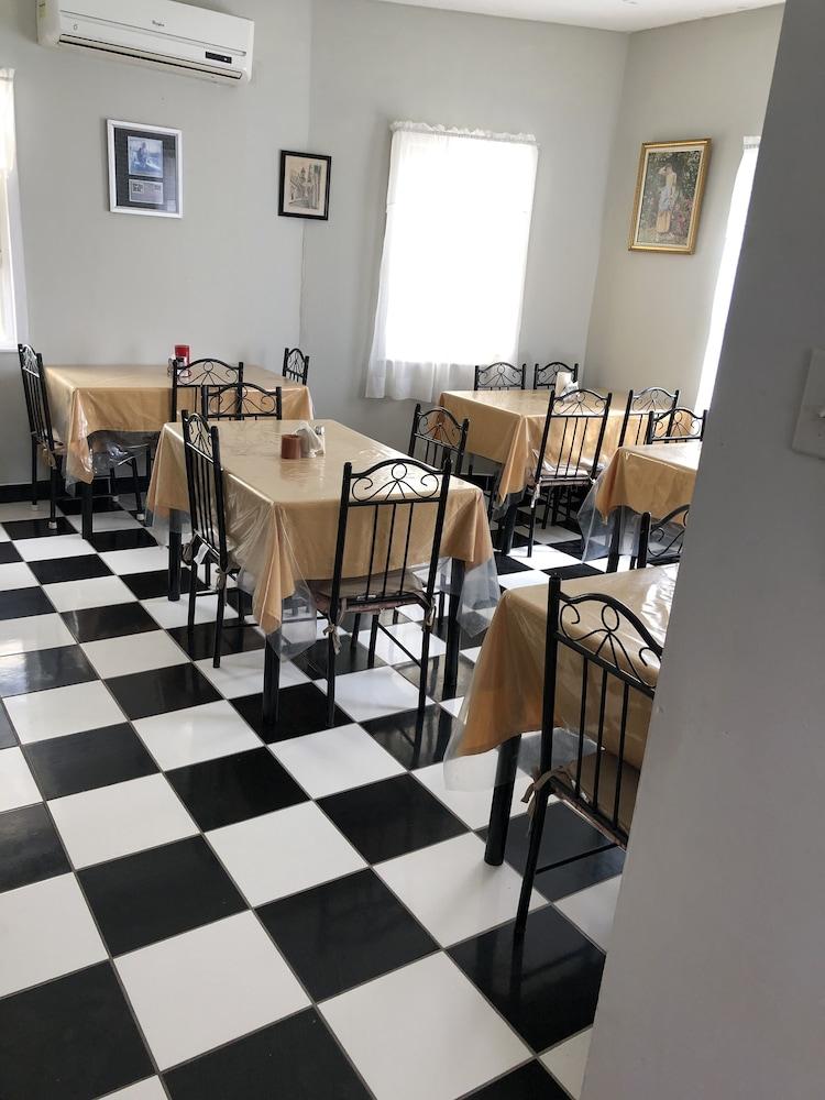 Coningsby Inn Belize City Extérieur photo