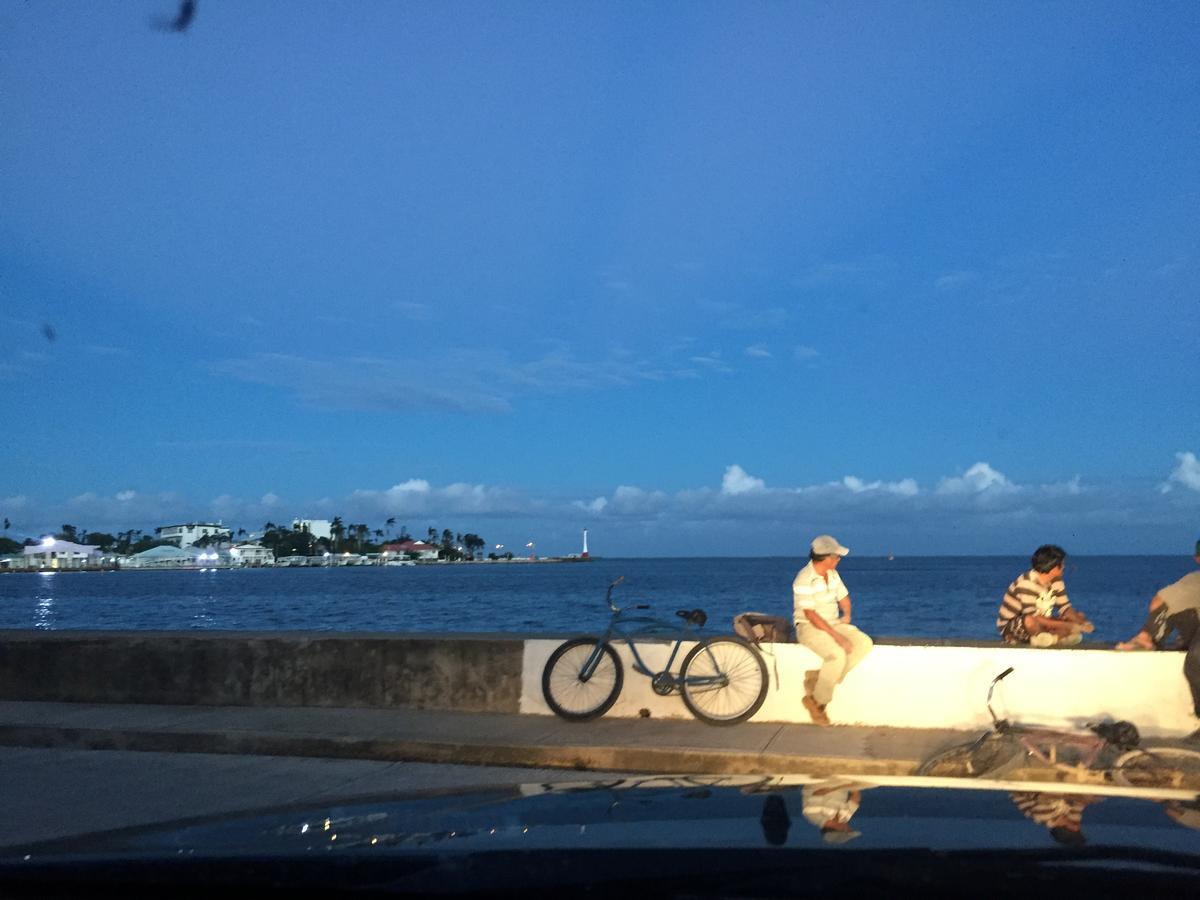 Coningsby Inn Belize City Extérieur photo