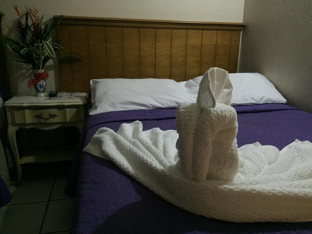 Coningsby Inn Belize City Extérieur photo